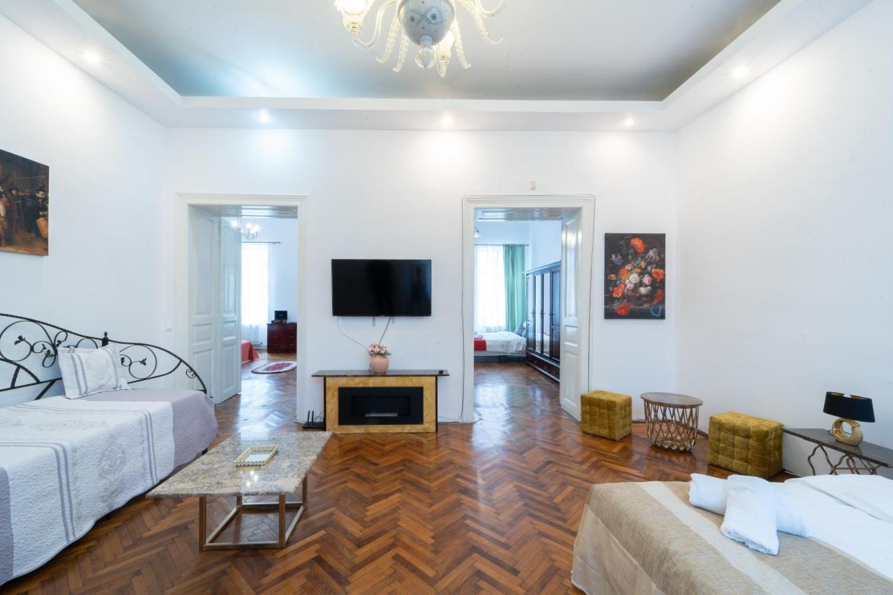Вілла 5* Noble House In Historic Center Клуж-Напока Екстер'єр фото