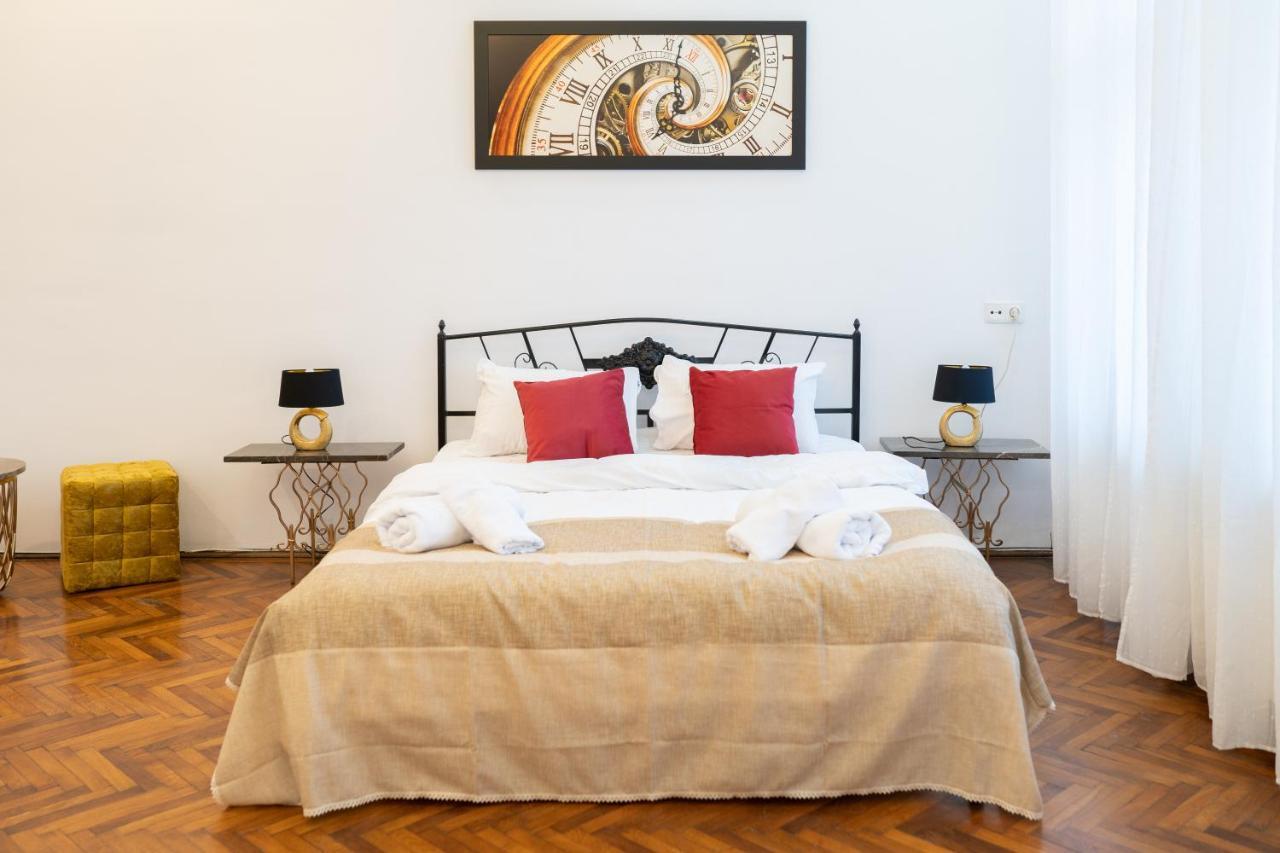 Вілла 5* Noble House In Historic Center Клуж-Напока Екстер'єр фото
