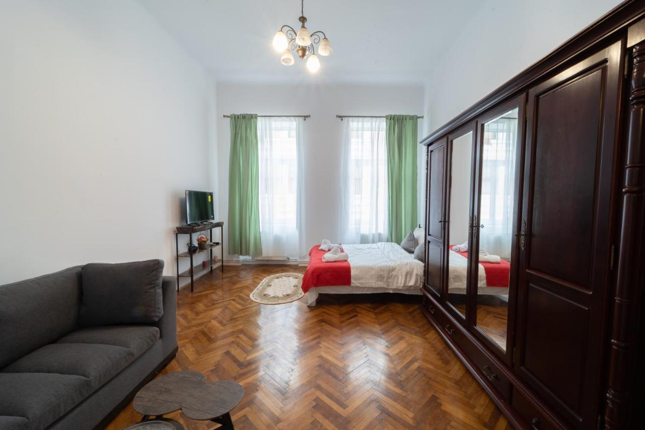 Вілла 5* Noble House In Historic Center Клуж-Напока Екстер'єр фото