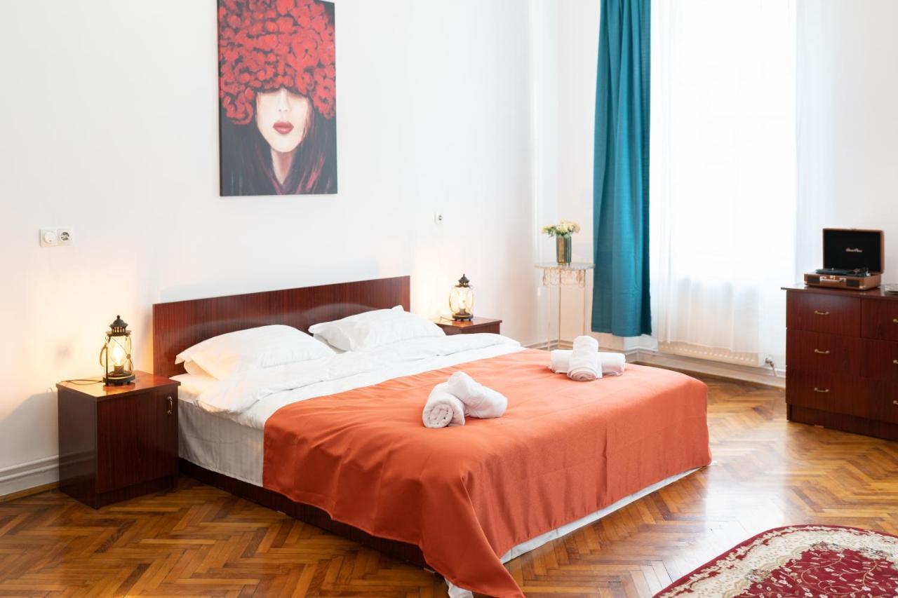 Вілла 5* Noble House In Historic Center Клуж-Напока Екстер'єр фото